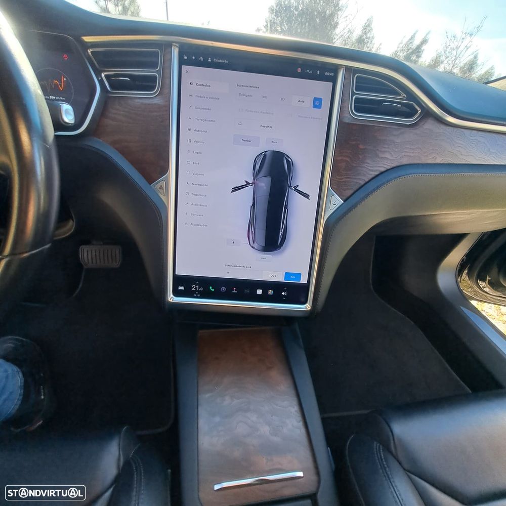 Tesla Model S - 5