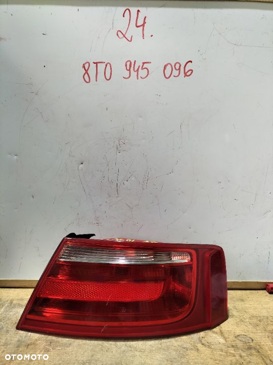 AUDI A5 8T0 945 096 LAMPA TYLNA TYŁ PRAWA