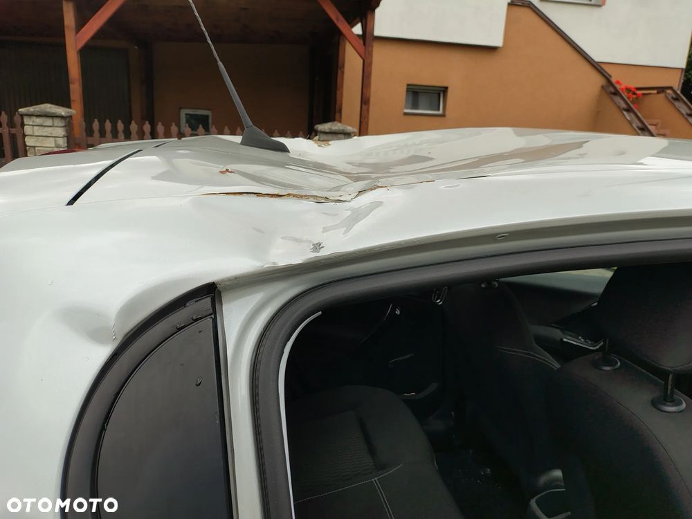 Peugeot 208 - 25