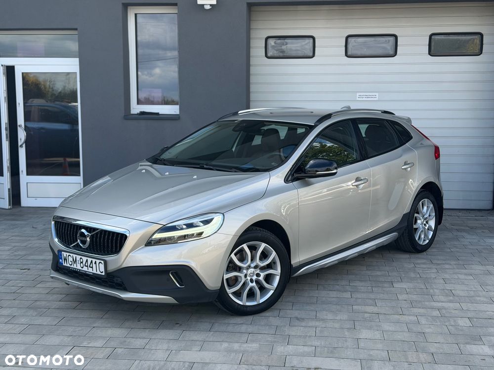 Volvo V40 Cross Country T3 Drive-E Momentum - 1