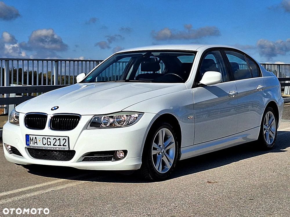 BMW Seria 3 318i - 4