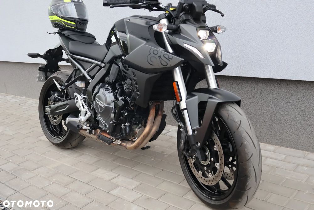 Suzuki GSX - 7