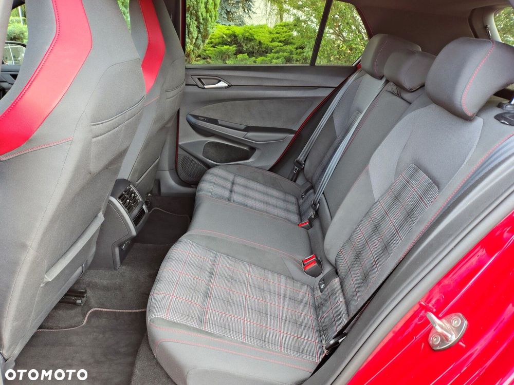Volkswagen Golf - 22