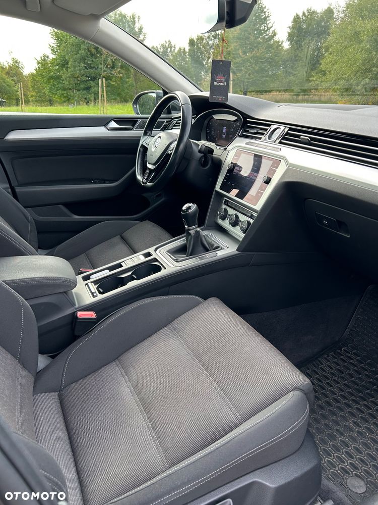 Volkswagen Passat 2.0 TDI SCR Comfortline - 9