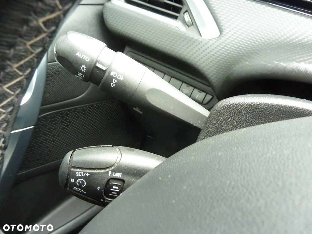 Peugeot 2008 PureTech 82 Allure - 28