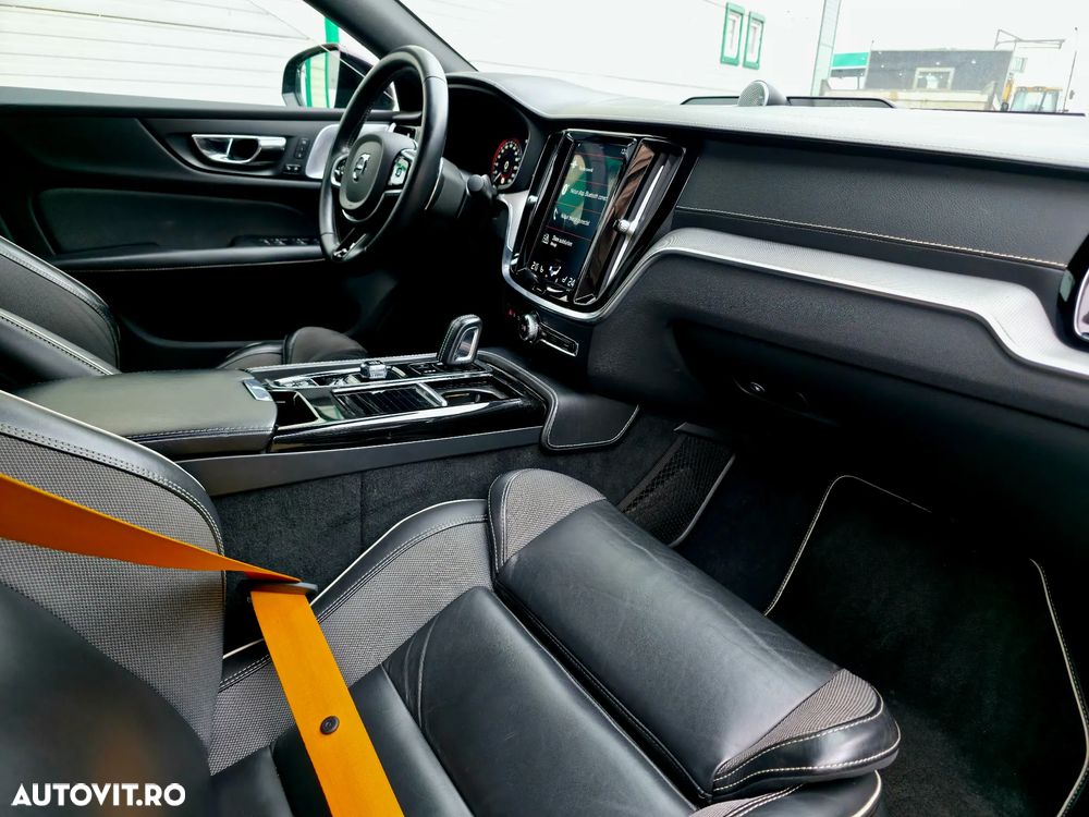 Volvo S60 T8 Recharge AWD Polestar Engineered - 16