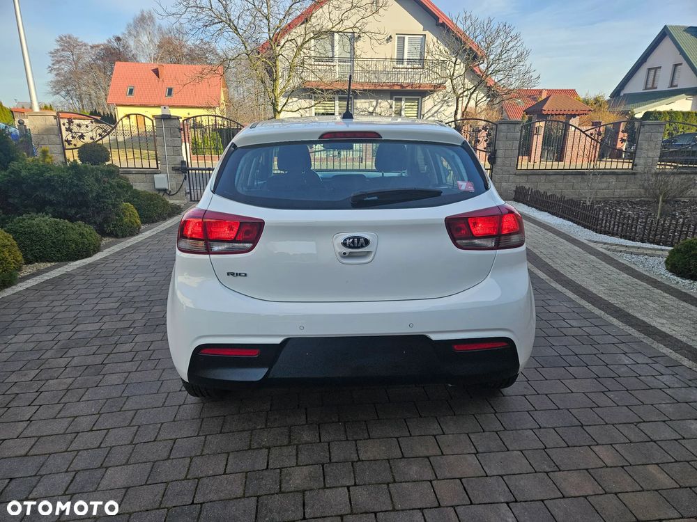 Kia Rio 1.4 L - 7