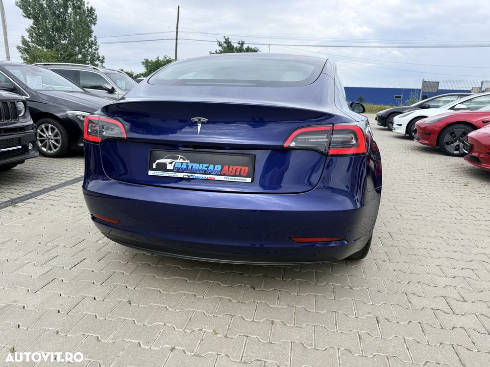 Tesla Model 3 - 5