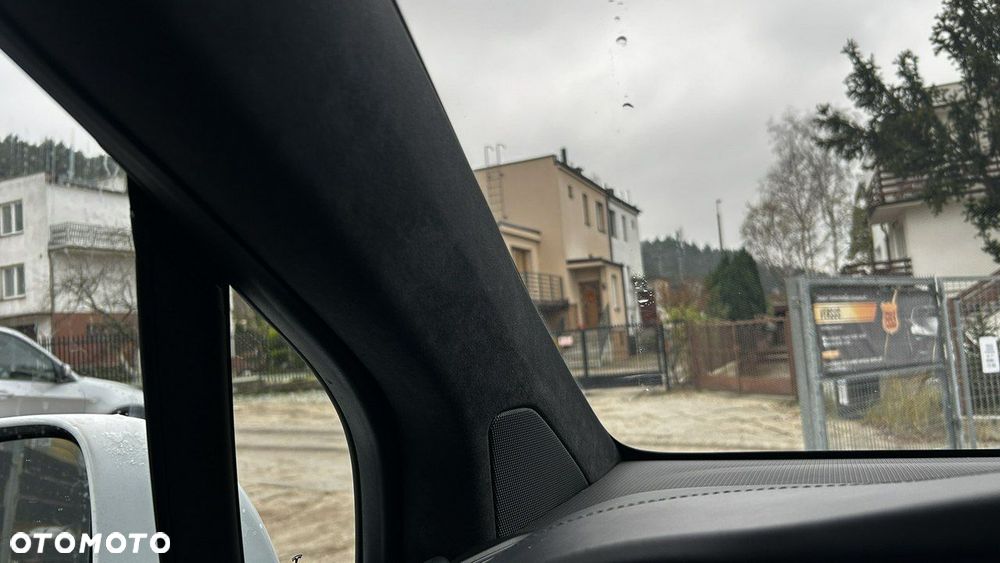 Tesla Model X - 34