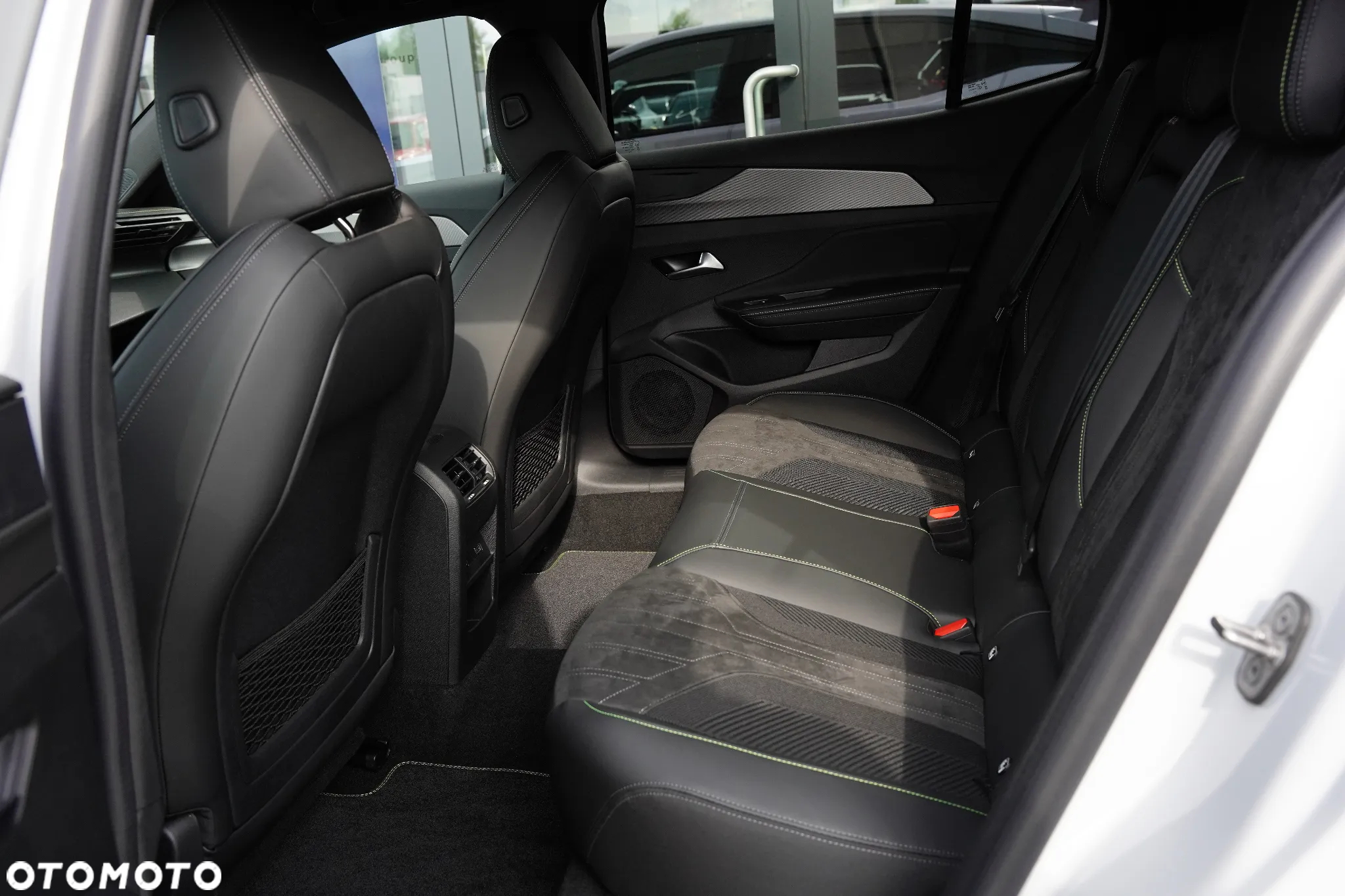 Peugeot 408 1.2 PureTech mHEV GT S&S e-DSC6 - 12