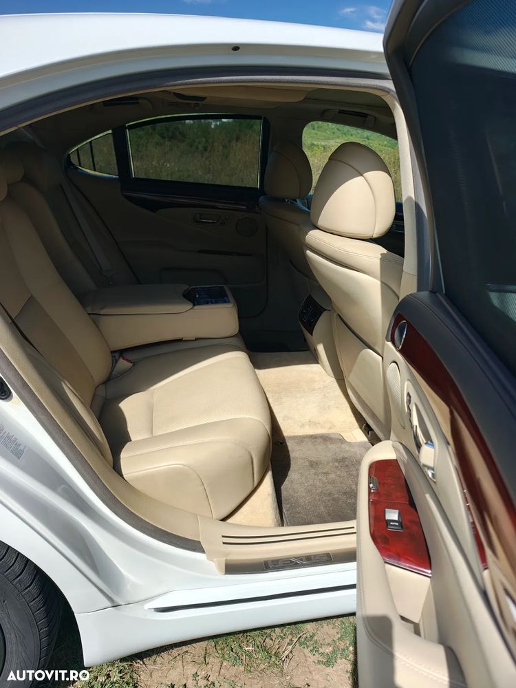 Lexus Seria LS - 10