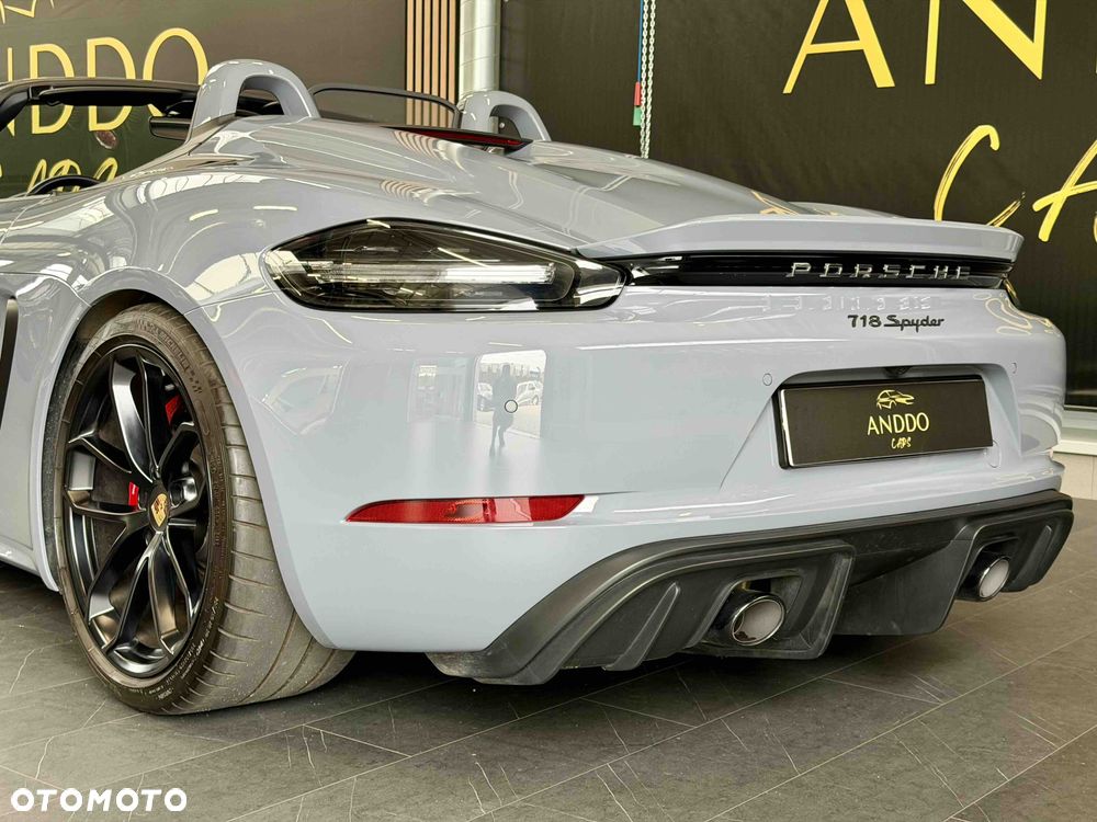Porsche 718 Spyder - 28