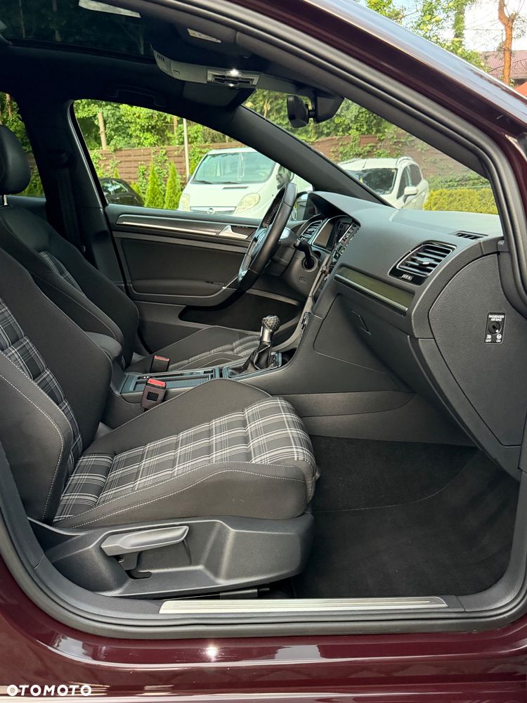 Volkswagen Golf GTD (BlueMotion Technology) - 22