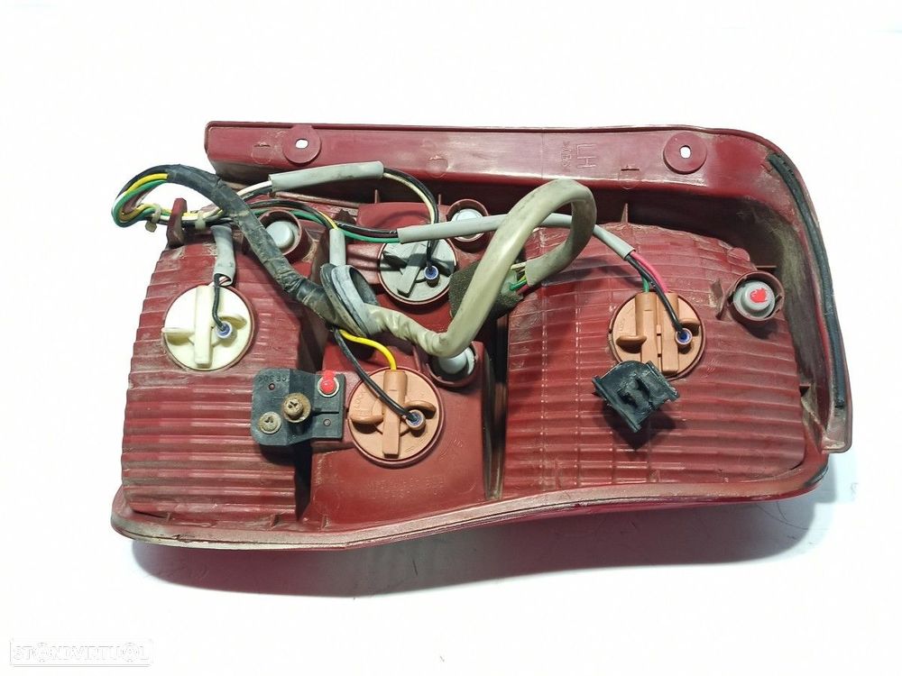 FAROLIM TRASEIRO ESQUERDO KIA CARNIVAL II 2.9 CDRI EX - 2