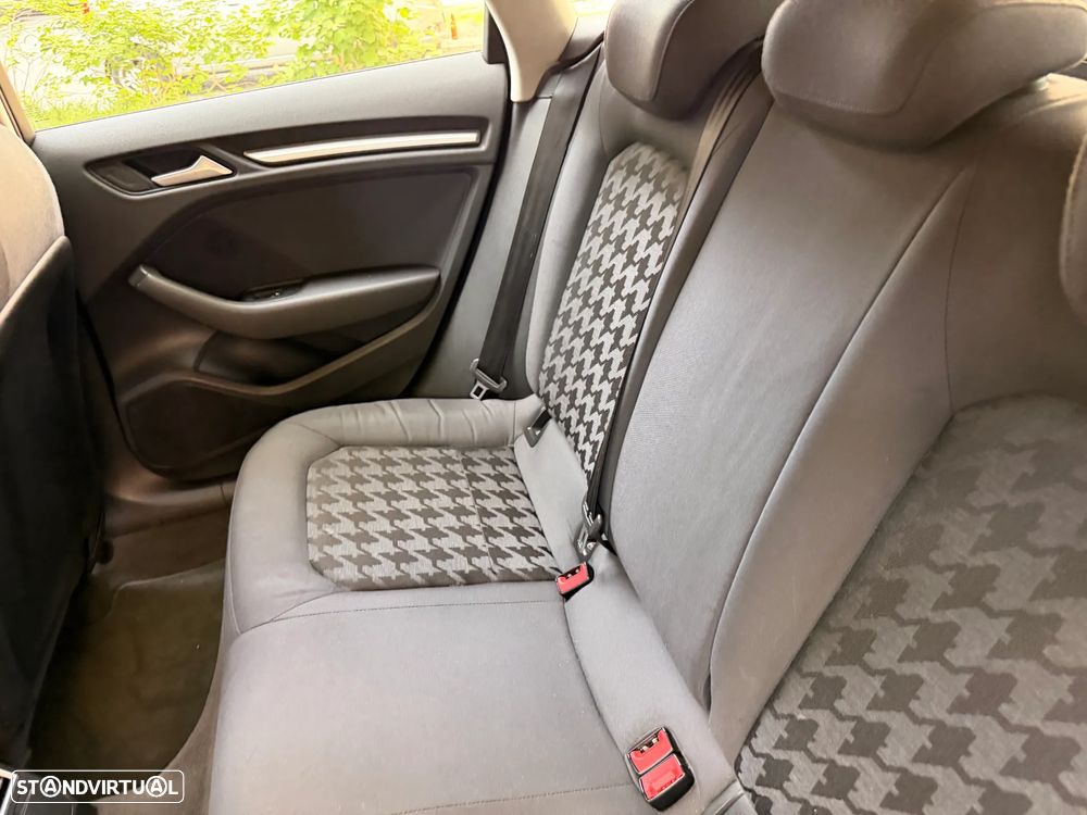 Audi A3 Sportback 1.6 TDI B.Line Attraction - 15