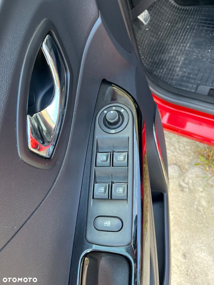 Renault Captur 0.9 Energy TCe Helly Hansen - 19