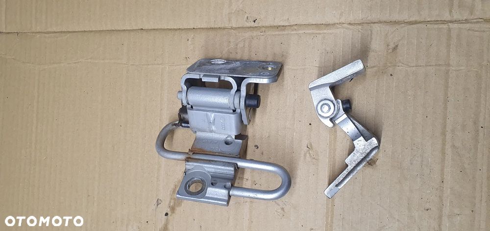 Zawias zawiasy drzwi prawy przód para Audi A4 B6 8E0831412B - 3