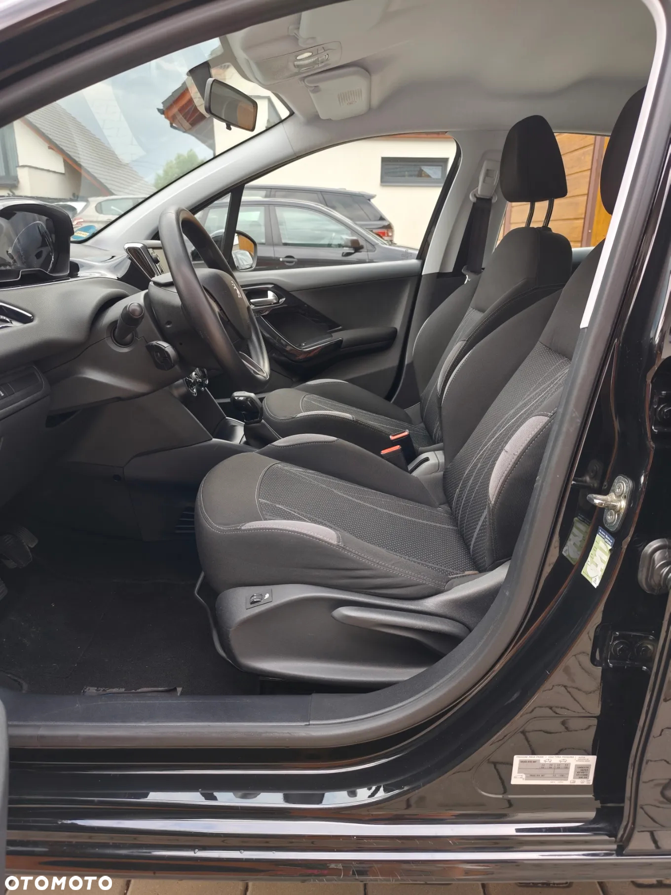 Peugeot 208 - 14