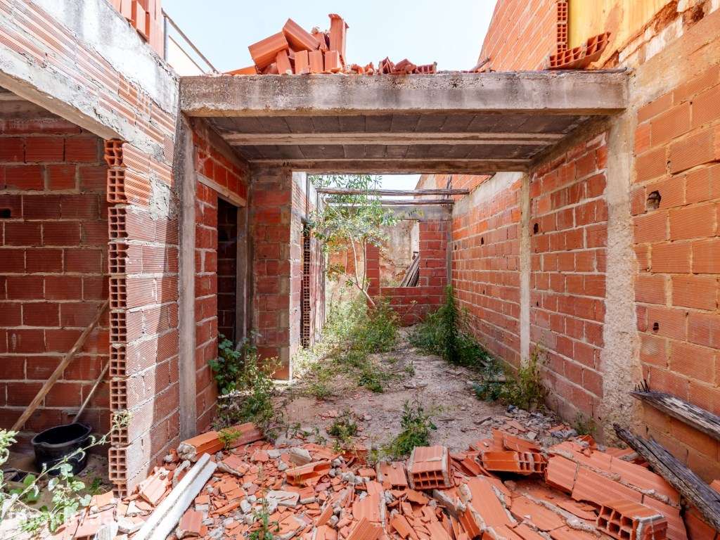 Moradia com piscina para reconstrução - Centro de Portimão - Grande imagem: 4/25