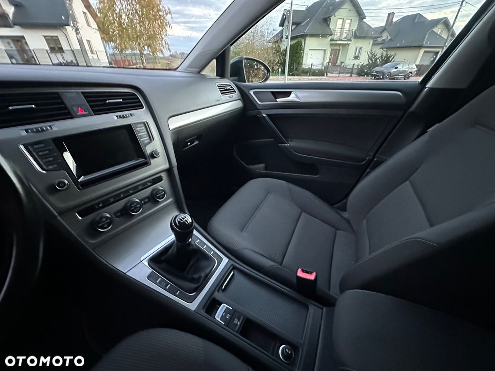 Volkswagen Golf - 27