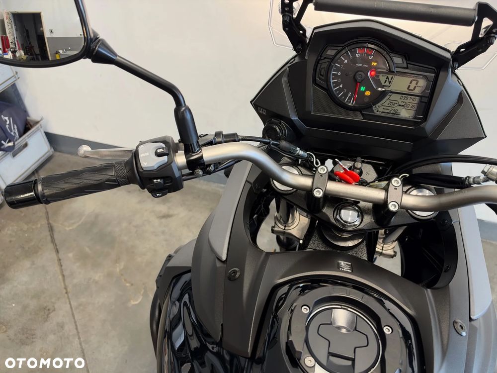 Suzuki V-STROM - 36