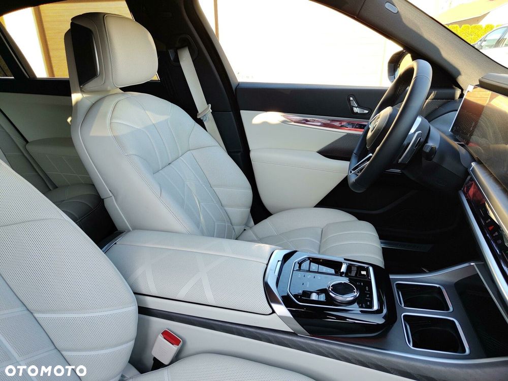 BMW Seria 7 - 26