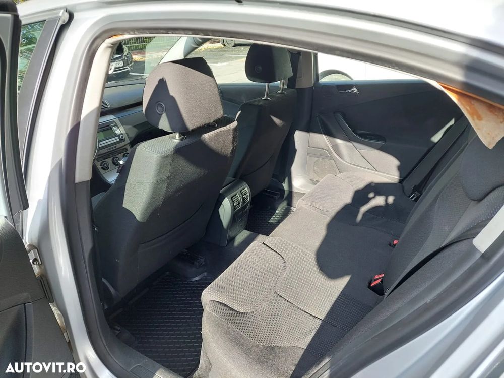 Volkswagen Passat 2.0TDI Comfortline DPF DSG - 6