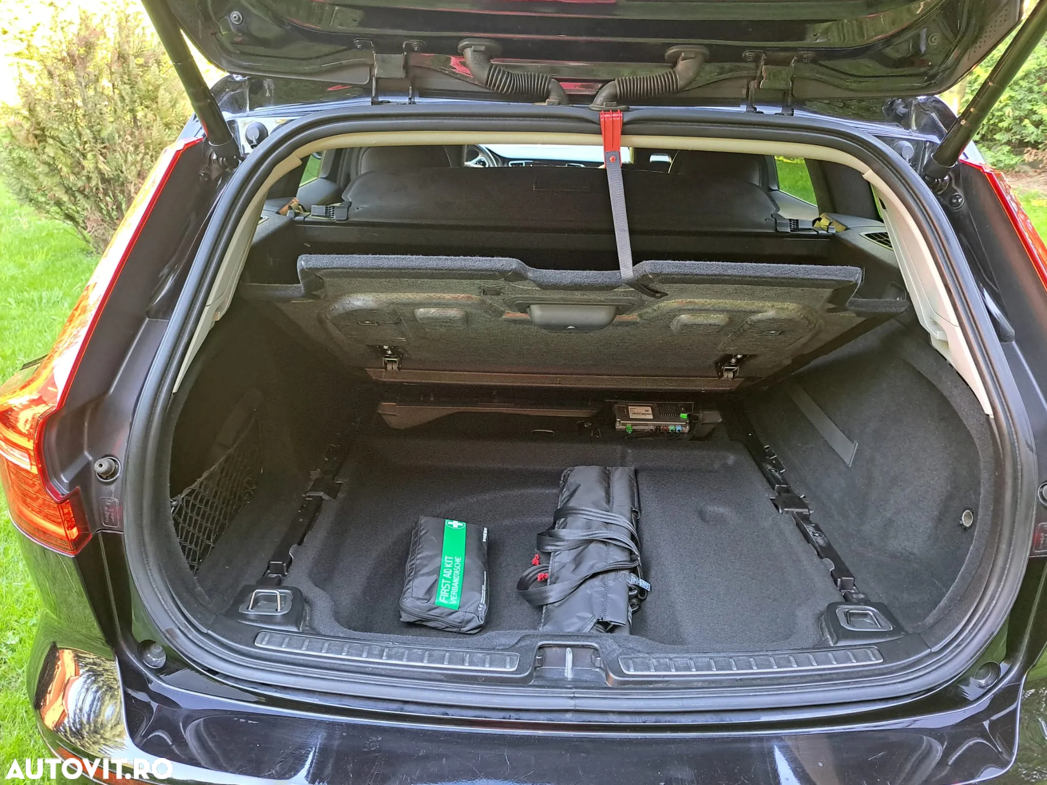 Volvo V60 T4 Momentum Pro - 30