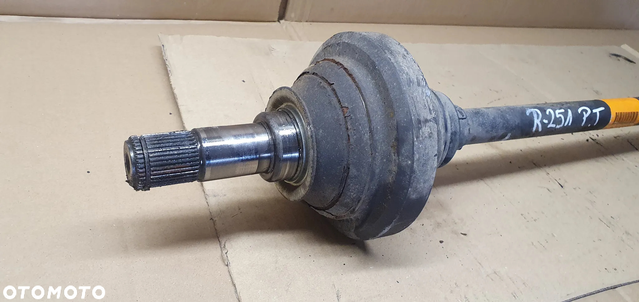Półoś prawy tył tylna prawa półośka Mercedes R-Klasa W251 3.0 CDI A2513501610 - 3