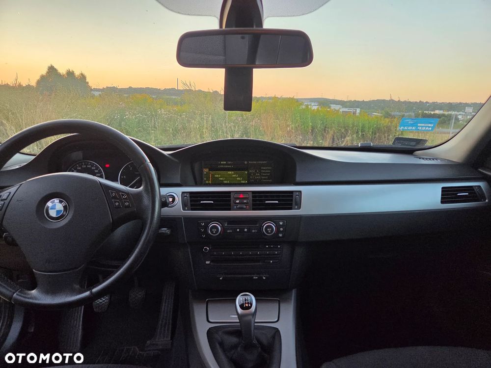 BMW Seria 3 320d - 12