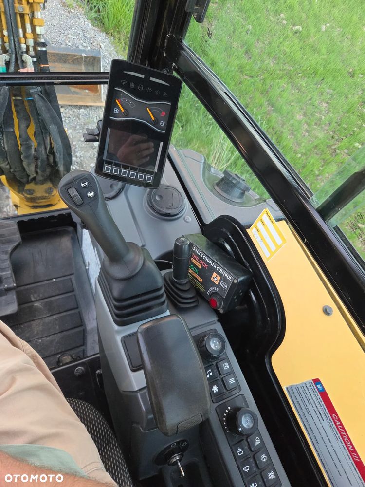 Caterpillar 302.7 - 12