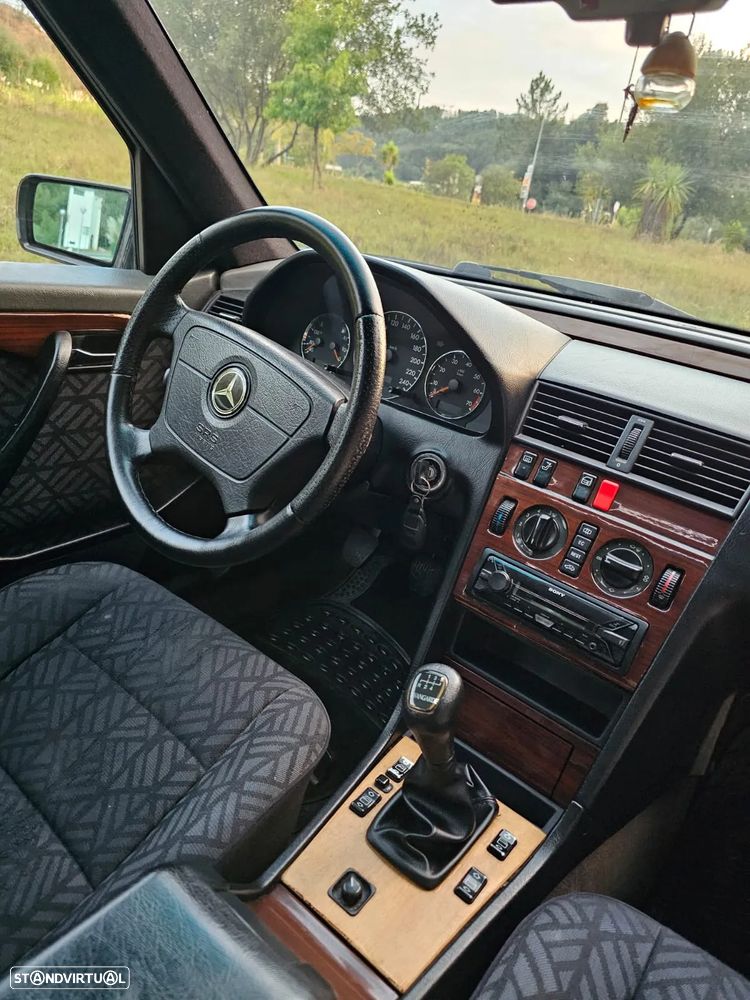 Mercedes-Benz 180 - 12