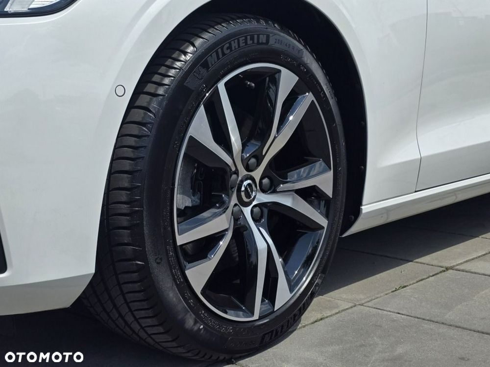 Volvo V60 B4 B DKG Plus Dark - 17