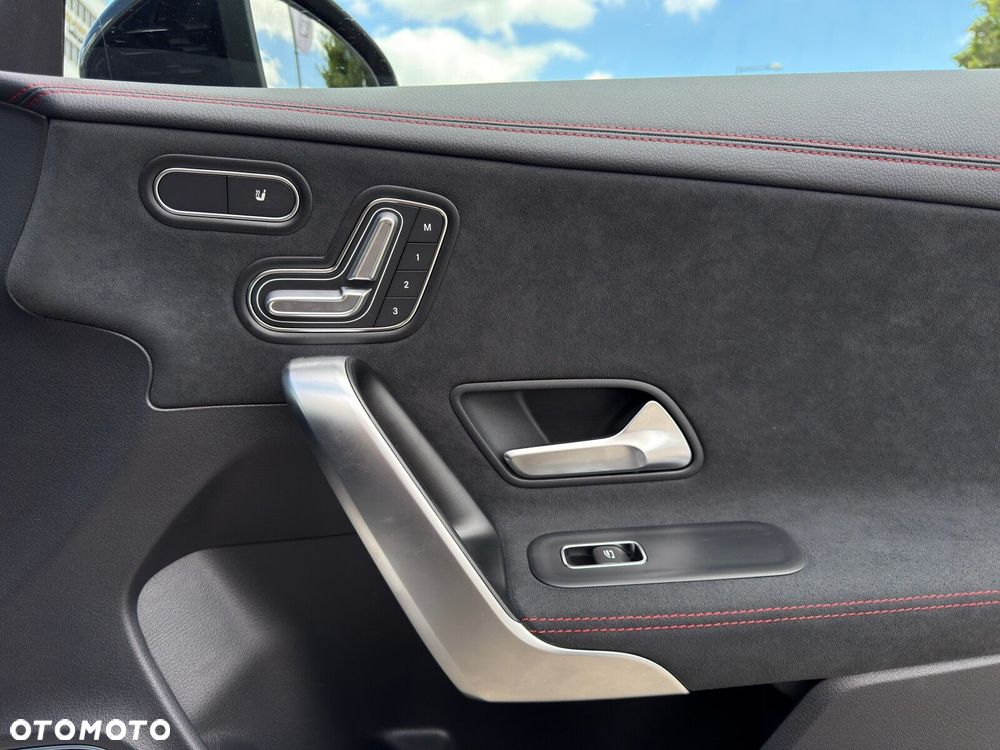 Mercedes-Benz CLA 220 4-Matic AMG Line 7G-DCT - 27