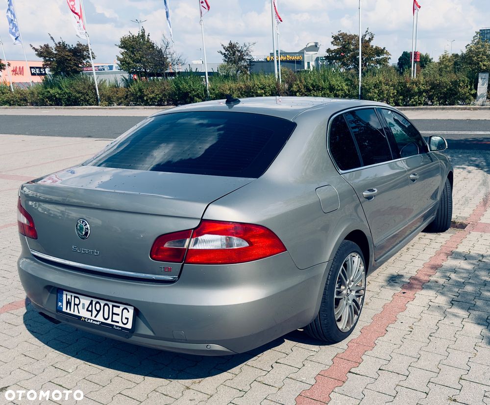 Skoda Superb 2.0 TDI DSG Elegance - 2