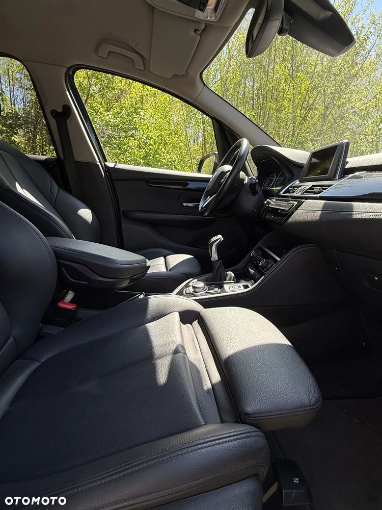 BMW Seria 2 216d - 8