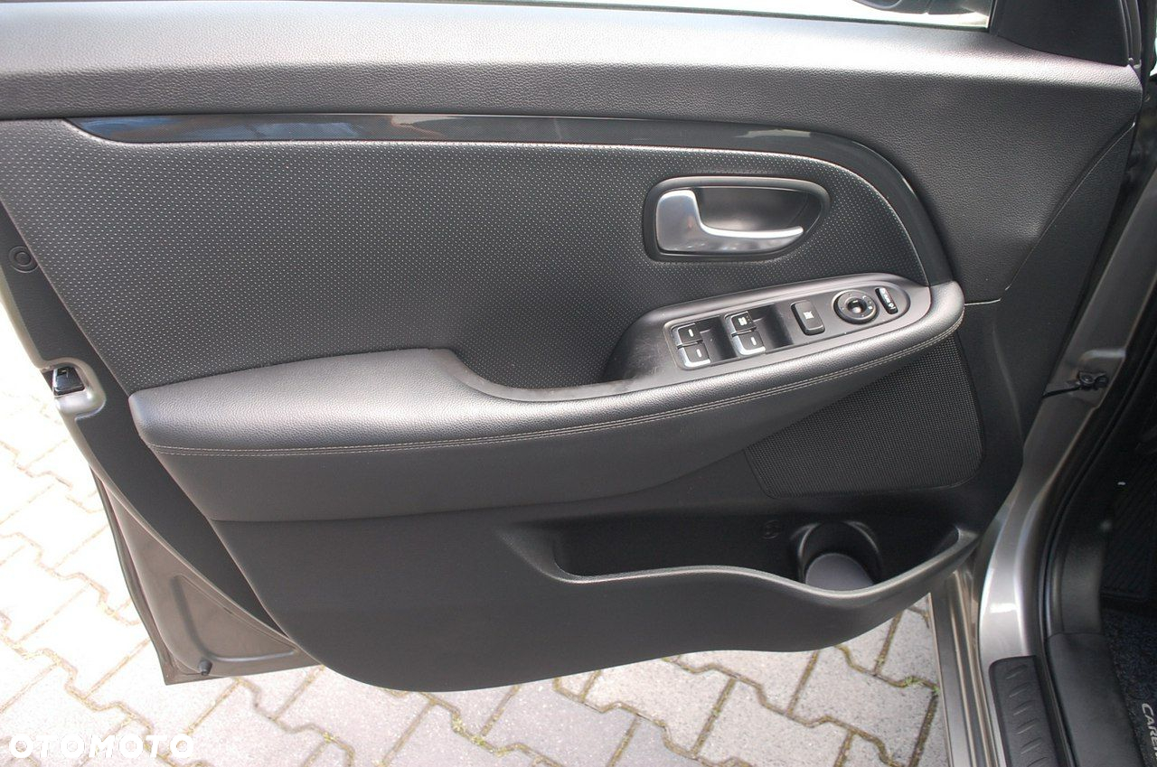 Kia Carens - 33