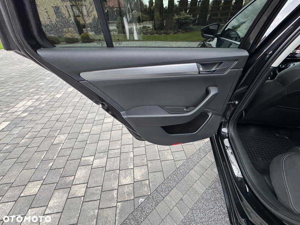 Skoda Superb 2.0 TDI SCR Style DSG - 23
