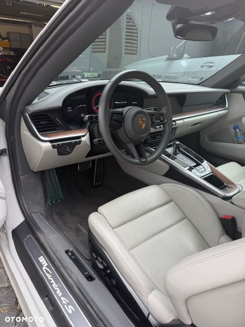 Porsche 911 Carrera 4S - 5