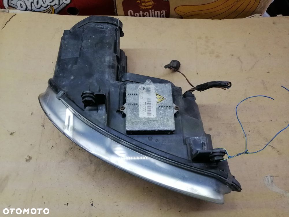 Volkswagen Touran Caddy lampy przód Xenon komplet - 9