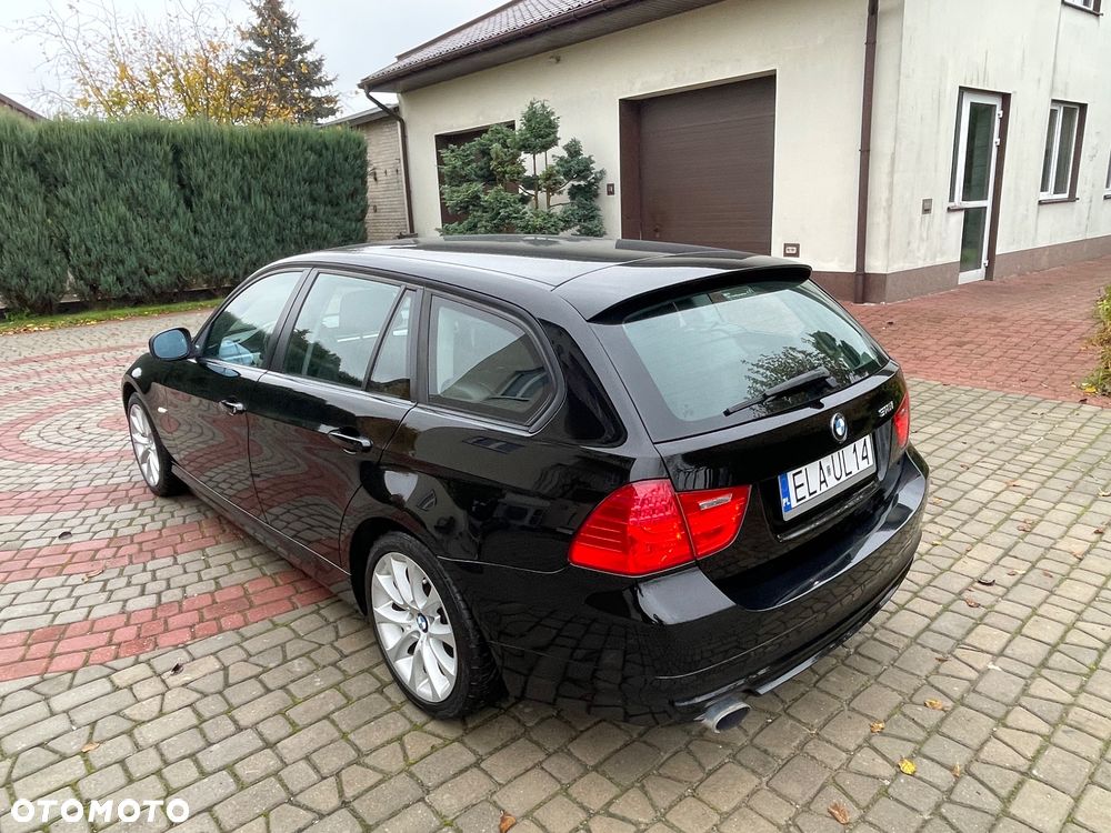 BMW Seria 3 318i Touring - 19