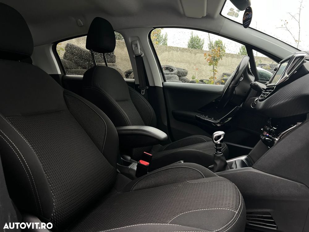 Peugeot 208 PureTech 110 Stop & Start Allure - 8