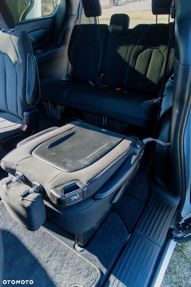 Chrysler Pacifica - 24