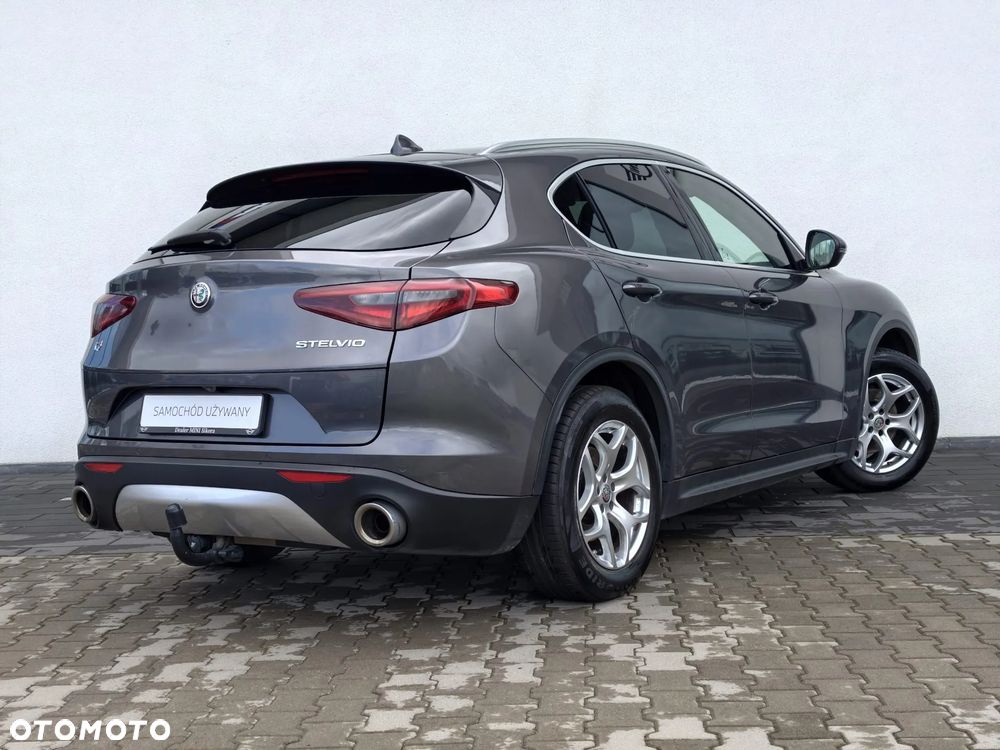Alfa Romeo Stelvio 2.0 Turbo Q4 - 3