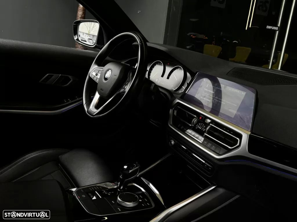 BMW 318 d Touring Line Sport Auto - 30