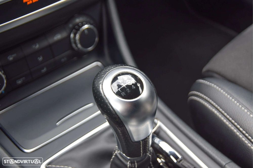 Mercedes-Benz CLA 180 d Shooting Brake AMG Line - 28