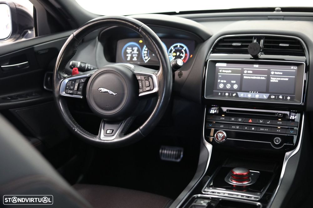 Jaguar XE 2.0 D R-Sport Aut. - 11