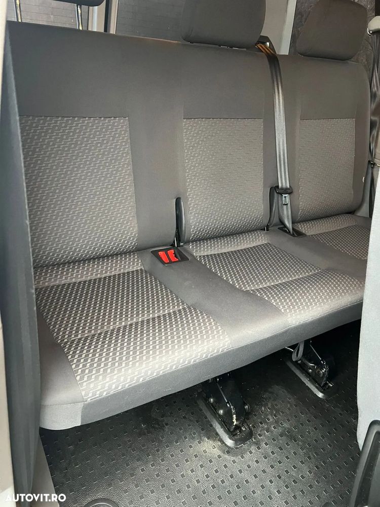 Volkswagen Caravelle - 9