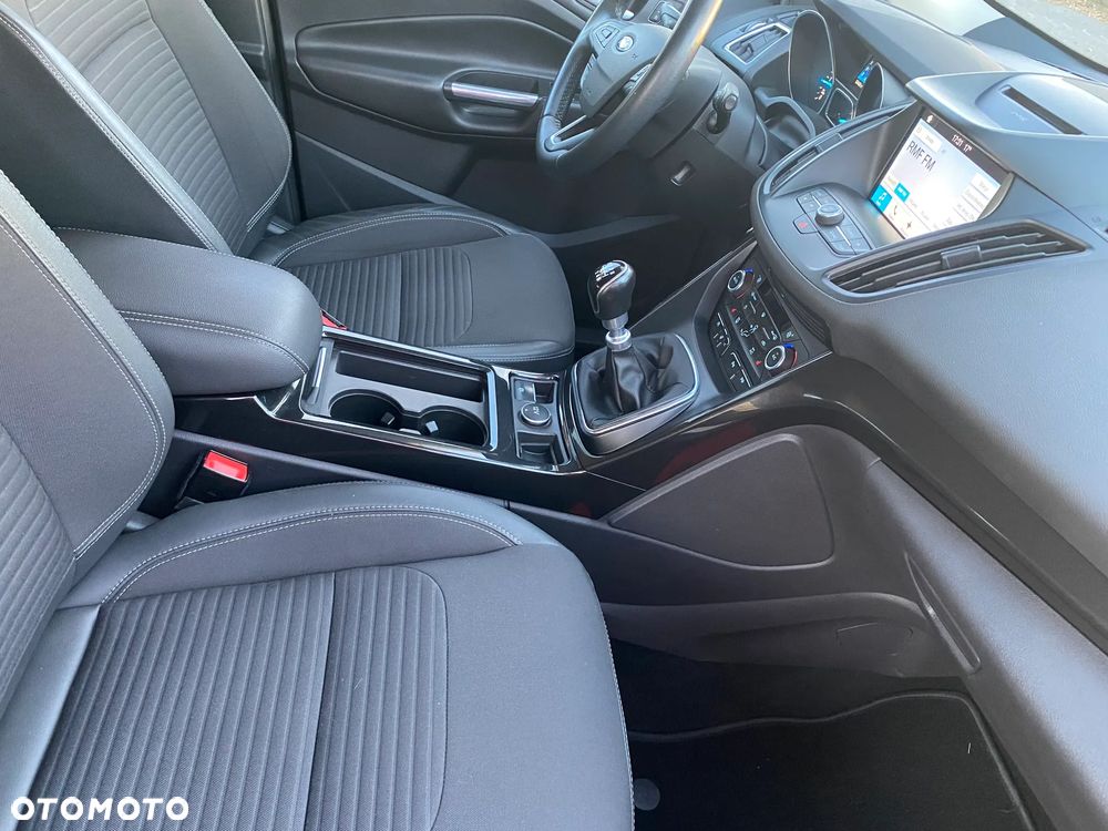 Ford Kuga - 25