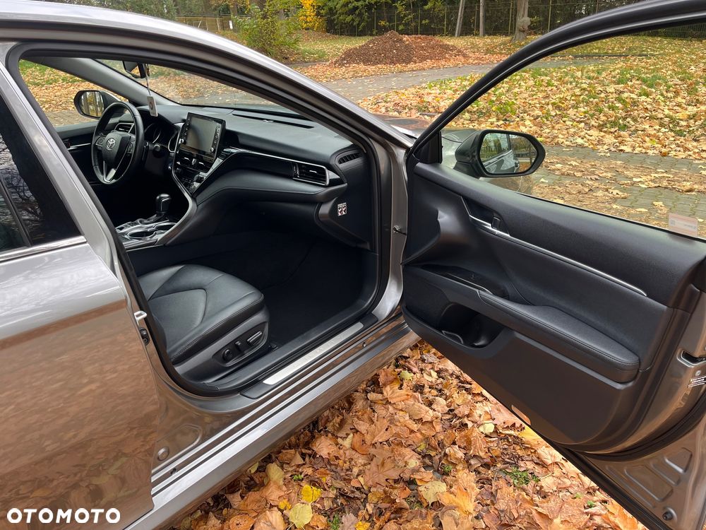 Toyota Camry 2.5 Hybrid Executive CVT - 21